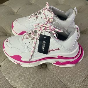 Balenciaga
Triple S sneakers
